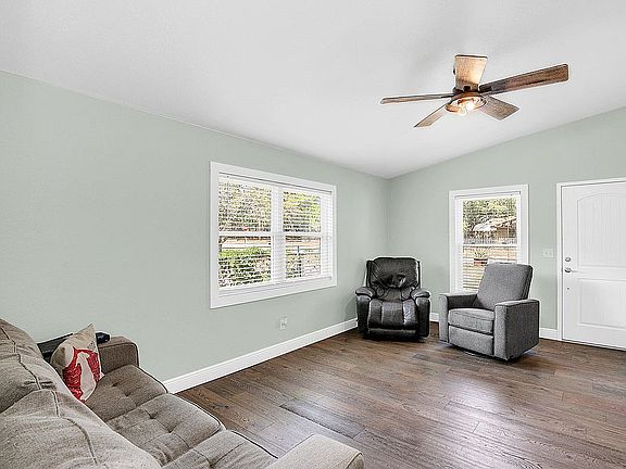 5th image of 1179 Seminole St