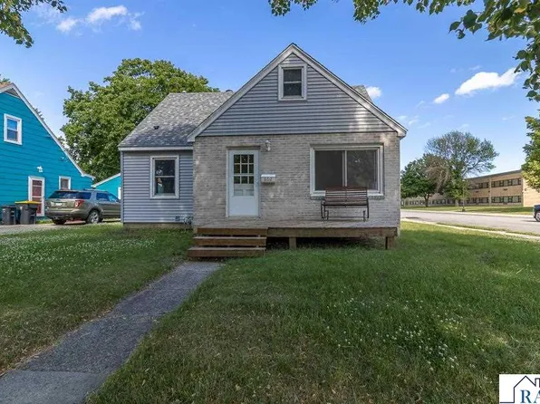 802 Center St, North Mankato, MN 56003