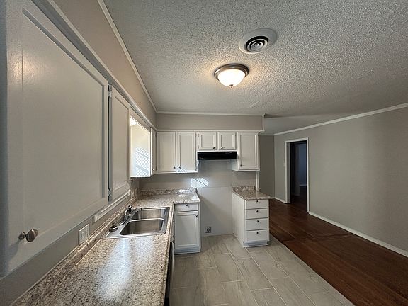 5th image of 8351 Booneville Dr
