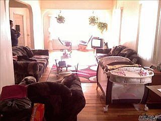 3rd image of 9549 112th St