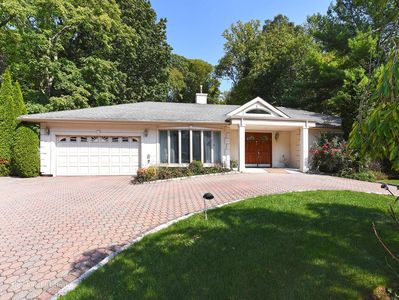 65 Mimosa Dr, Roslyn, NY, 11576