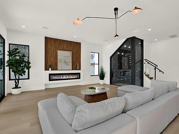 5th image of 908 W FRIBLEY STREET