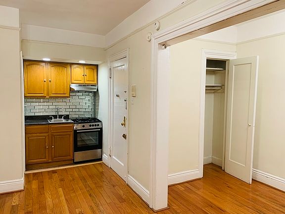 3rd image of 11 Halsey St #4