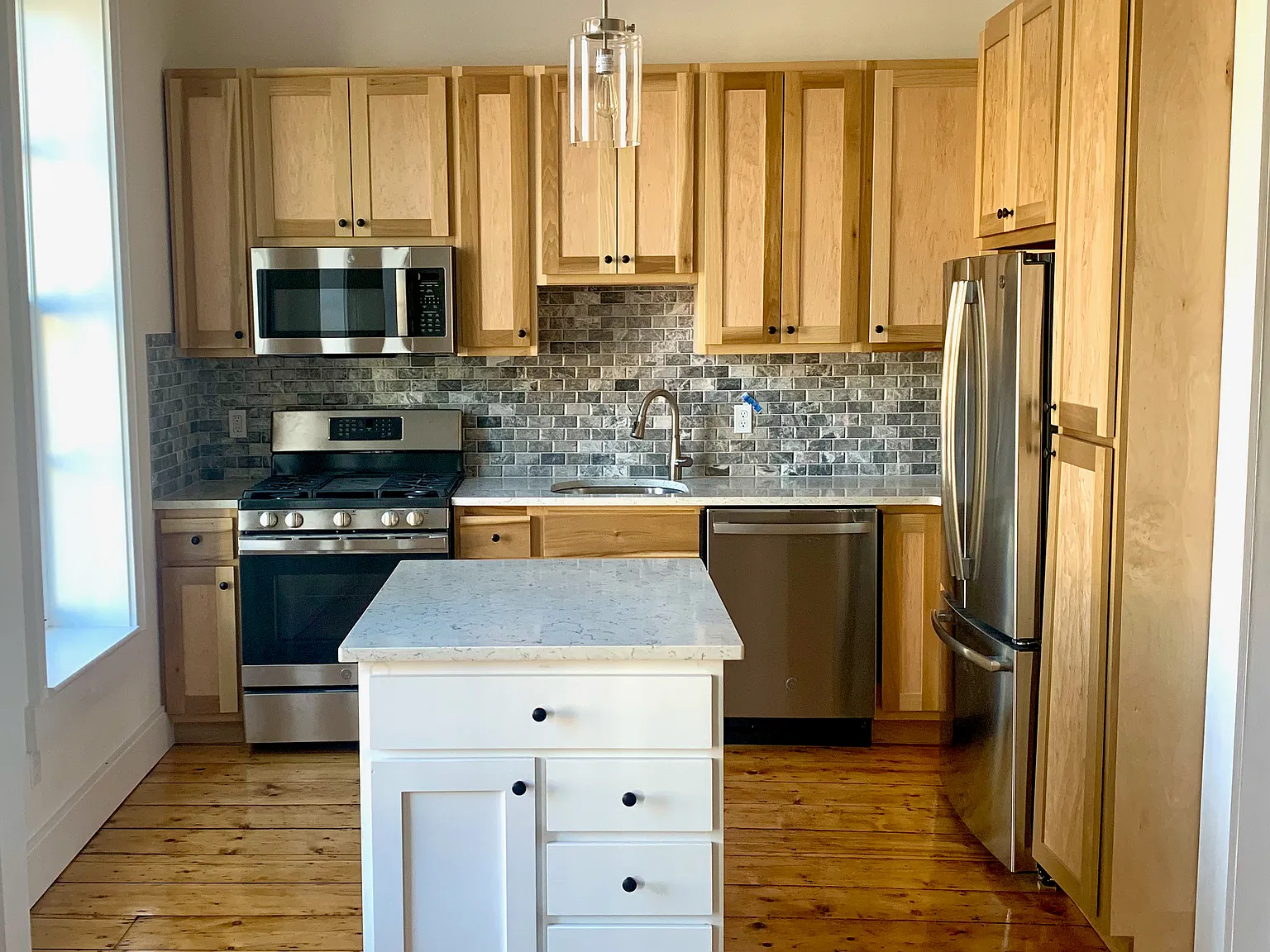 4 bed, 1800 sqft, $4,200 — Photo 3