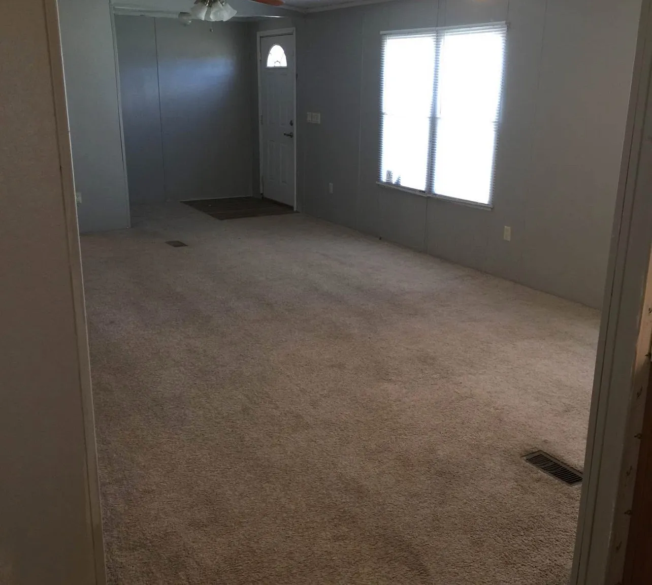 4 bed, 2400 sqft, $1,000 — Photo 2