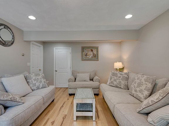 4th image of 23 Lovers Leap Ave