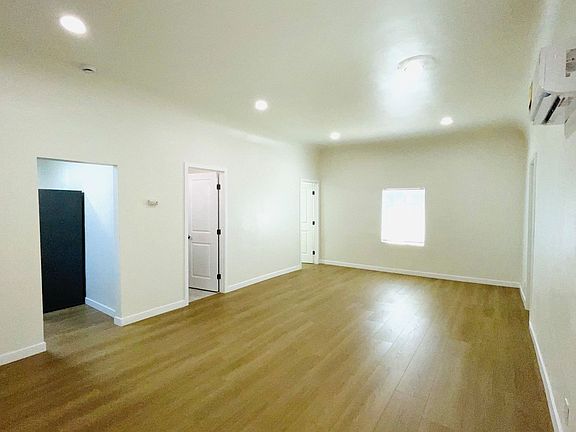 5th image of 2746 Strathmore Ave #1