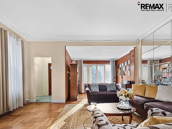 5th image of 467 E 54th St