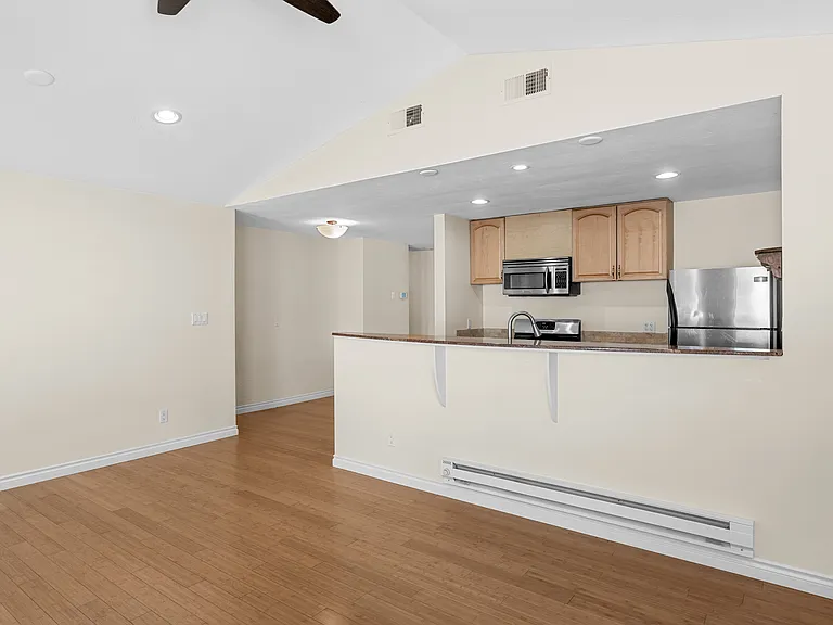 459 Herbert St — Photo 13