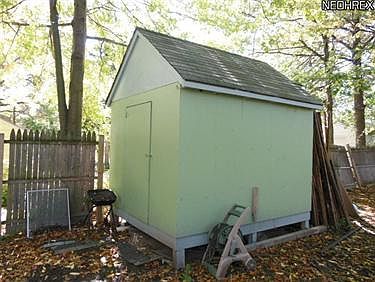 4th image of 1584 Newman Ave