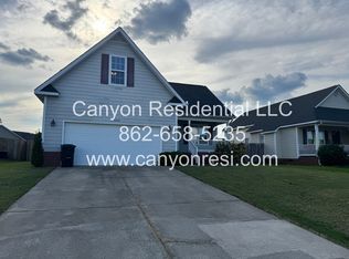 2220 Chasewater Rd, Fayetteville, NC 28306