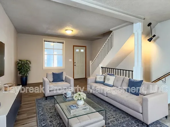 1005 12th St N, Fargo, ND 58102