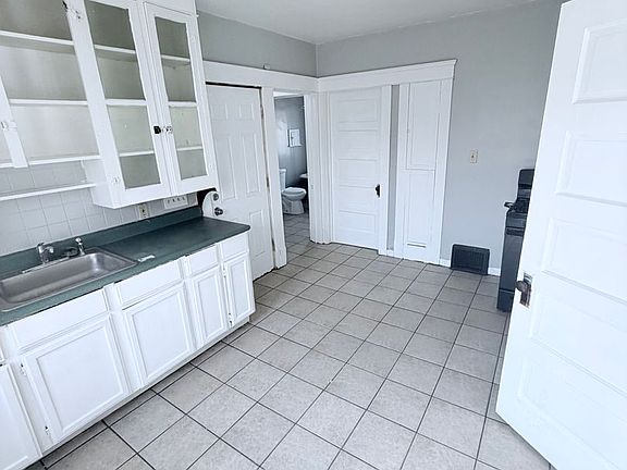 4th image of 1114 E 64th St Unit 3