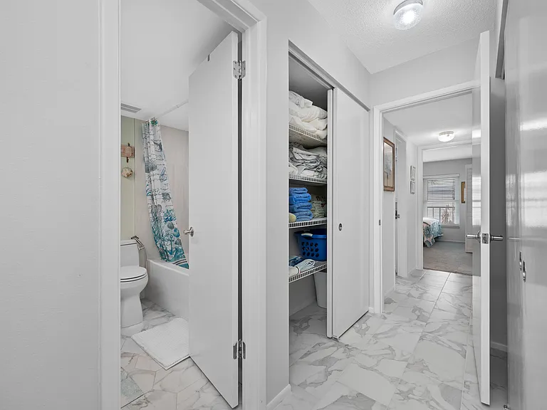 121 Island Way #323 — Photo 40