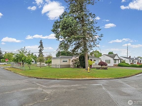 3rd image of 8528 33rd Avenue S