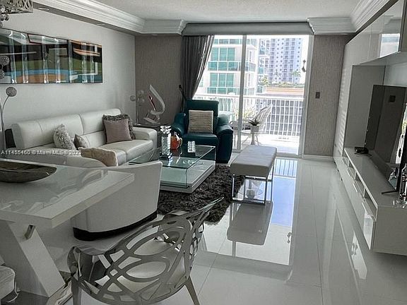 2nd image of 1200 Brickell Bay Dr APT 1519