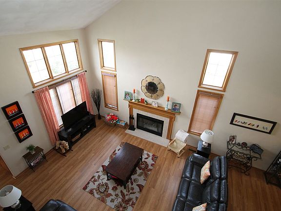 3rd image of 13311 Stamford Ln