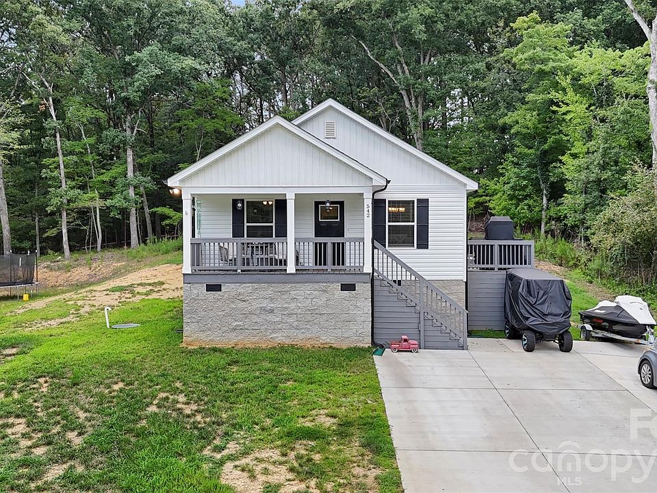 1st image of 542 Oak Rd