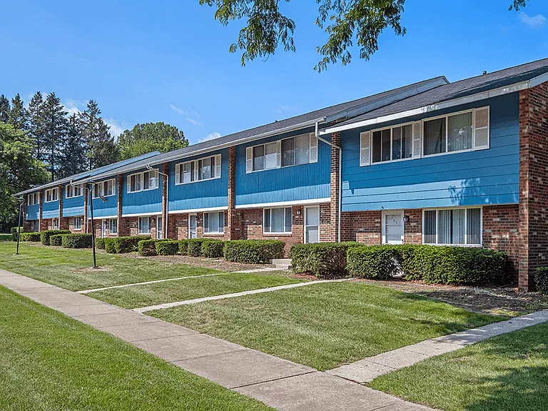 Make Lakecrest Your Next Home!