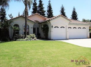 10101 Commodore Dr, Bakersfield, CA 93312