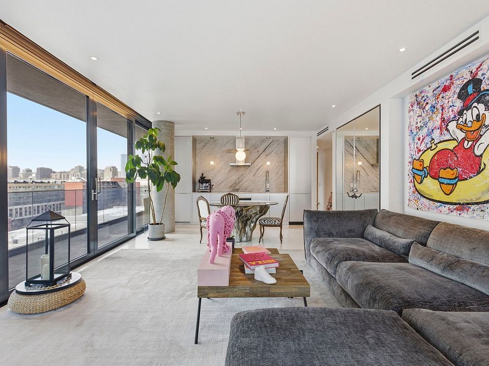 1st image of 242 Rue Young #804