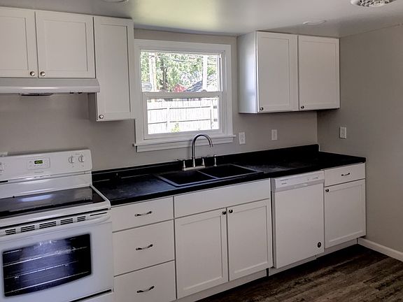 2nd image of 303 N Belle Aire Ave