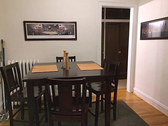 3rd image of 927 W Oakdale Ave APT 1H