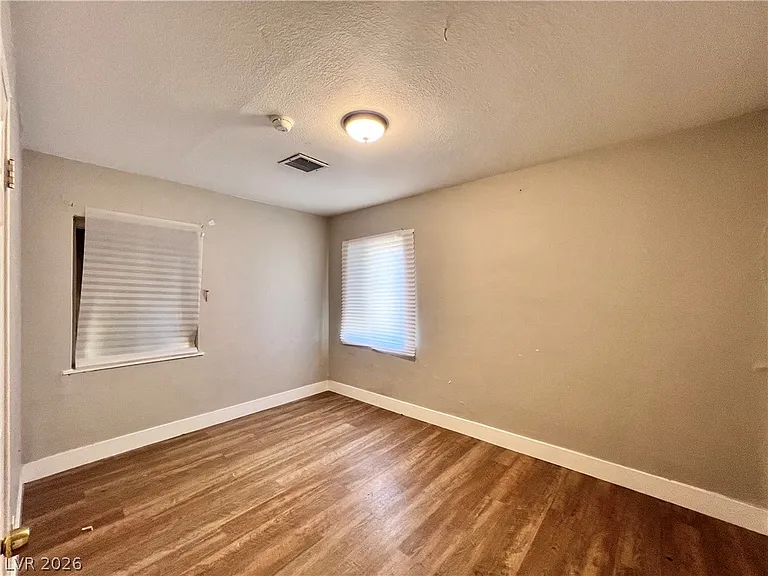 2410 Poplar Ave — Photo 3