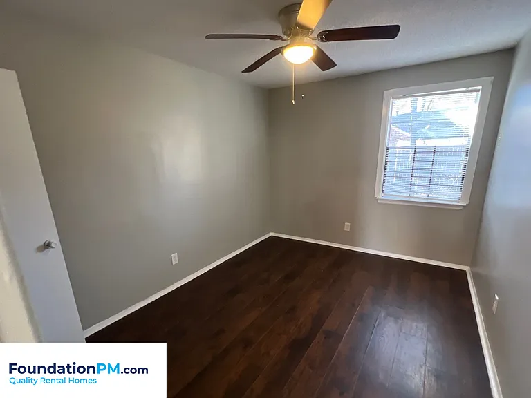 1129 Catalina Rd — Photo 2