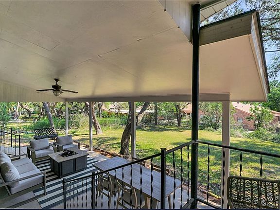 2nd image of 585 Lakeview Cir