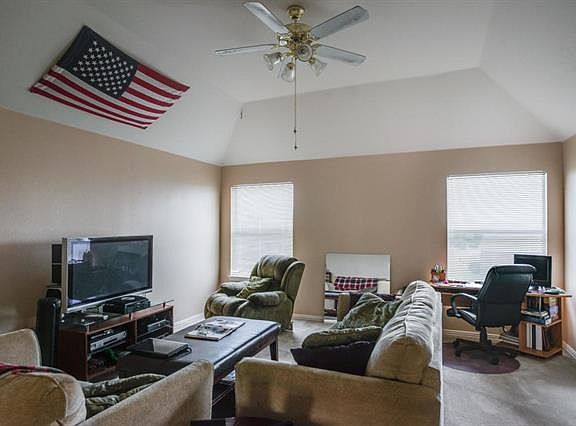 3rd image of 5101 Chinaberry Dr