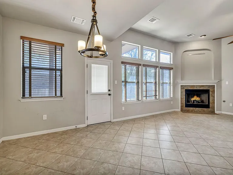 105 Latitude Ln — Photo 12