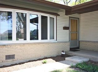 290 Walnut Ln, Elk Grove Village, IL 60007