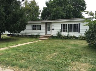 117 W 2nd Ave, Holdrege, NE 68949