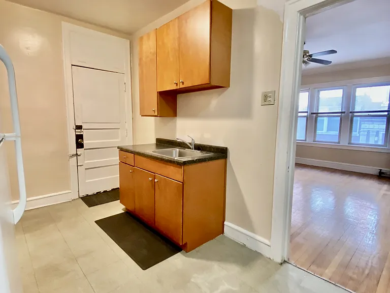 7239 S Phillips Ave — Photo 5