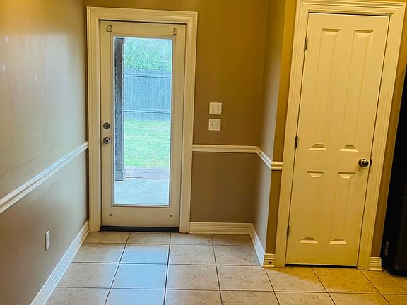 4th image of 359 Avondale Ln