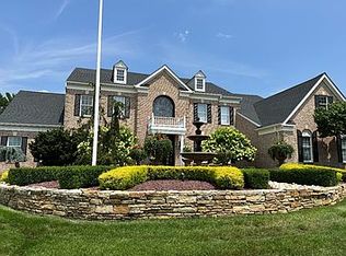 828 Dancer Ln, Manalapan, NJ 07726
