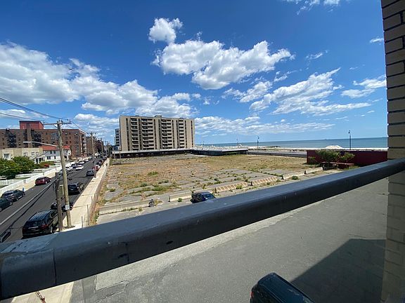 2nd image of 10 Monroe Blvd #27