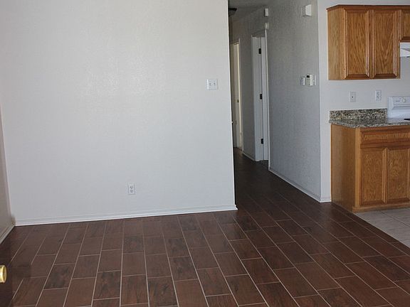 4th image of 914 McDaniel Cir #B & A