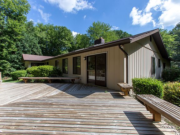 4th image of 60 Schoolhouse Ln