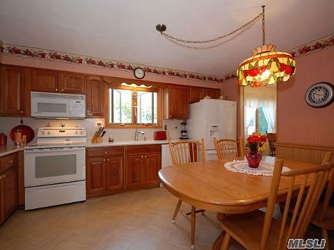 4th image of 3 Lyon Cres