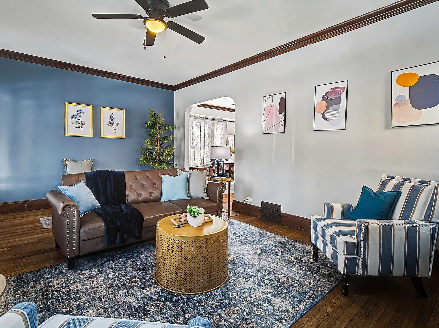 2 bed, 1.0 bath, 1076 sqft, $2,313 — Photo 1