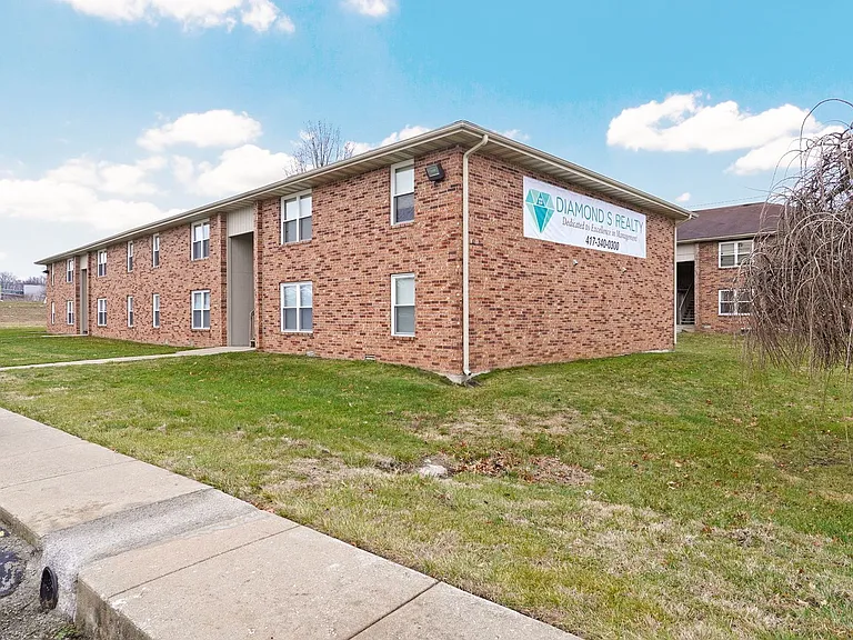 Kentwood Apartments — Photo 2