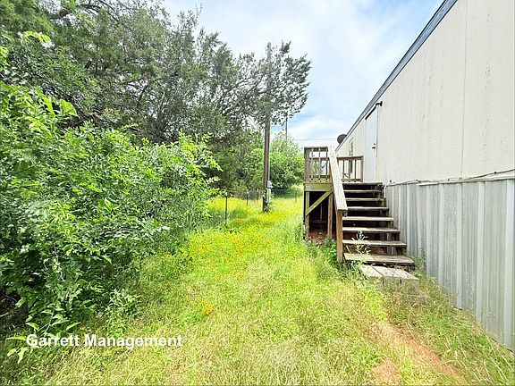 3rd image of 916 Iroquois Dr