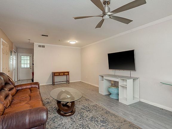4th image of 37236 Embassy Park Ln