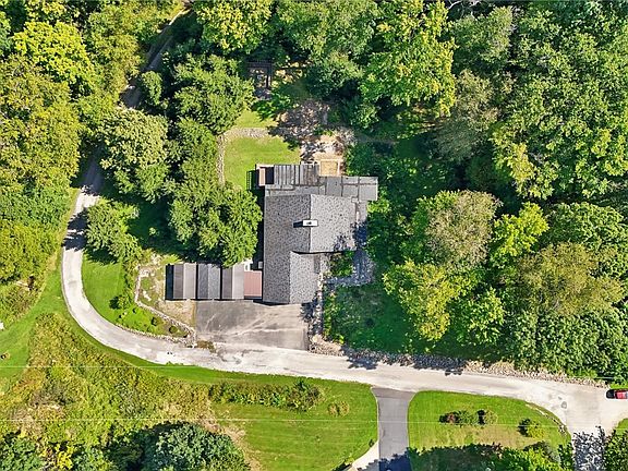 3rd image of 3132 Lake Rd