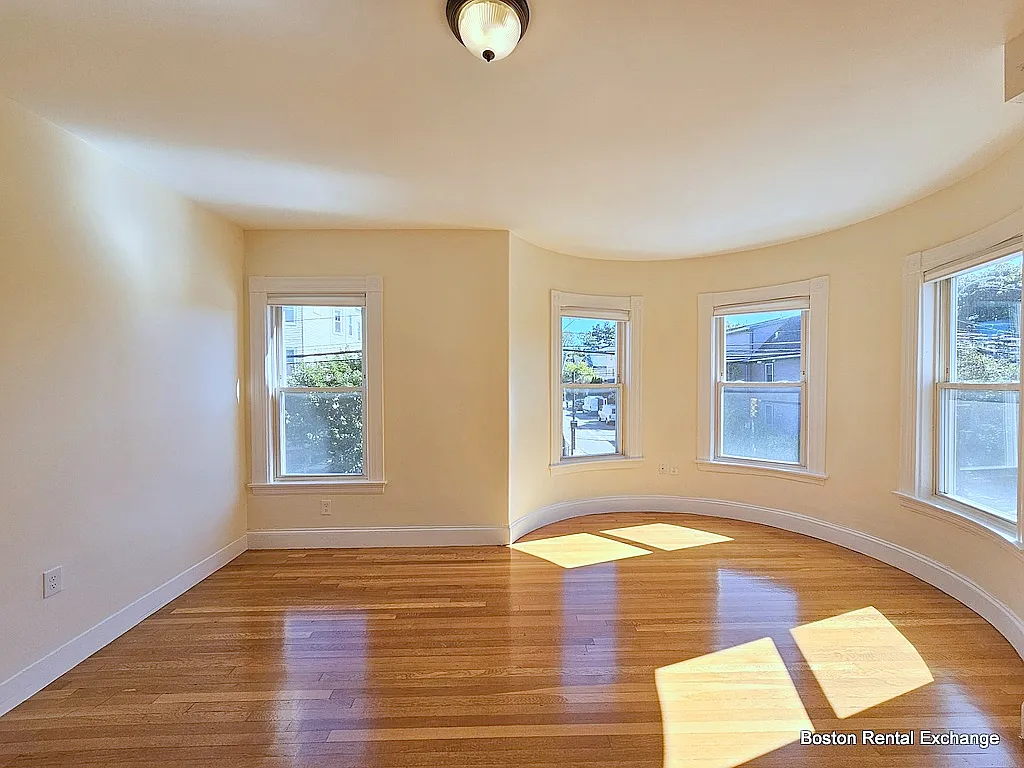 3 bed, 1800 sqft, $4,000 — Photo 2