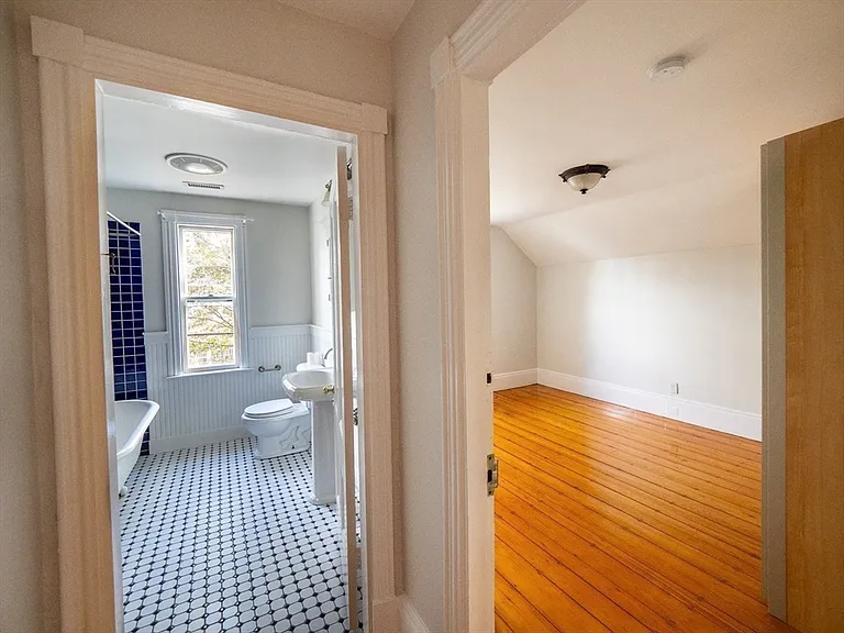 12 Adella Pl — Photo 22