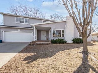 340 Maple Lane Ct, Roseville, MN 55113