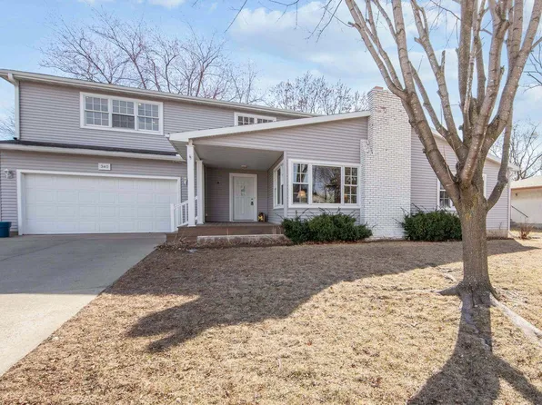 340 Maple Lane Ct, Roseville, MN 55113